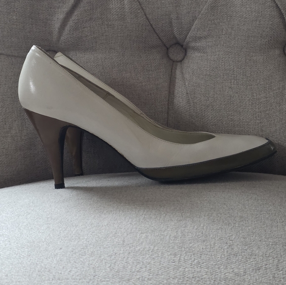 Sesto Meucci Elegant Gray and Black Heels - Picture 12 of 16